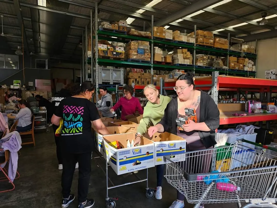 Staff from Te Rito Maioha packing food parcels at 0800 Hungry